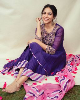 Ritu Varma feet photo 14
