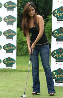 Riya Sen feet photo thumbnail
