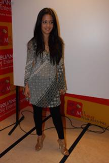 Riya Sen feet photo thumbnail