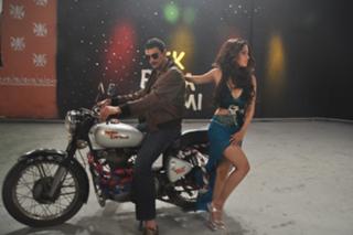 Riya Sen feet photo thumbnail