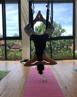 Riya Sen feet photo thumbnail