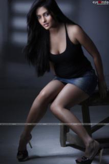 Riya Sen feet photo thumbnail