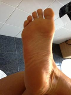 Roberta Beta feet photo 4
