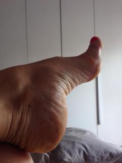 Roberta Beta feet photo 3