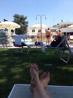 Roberta Beta feet photo 7