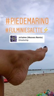 Roberta Beta feet photo 1