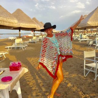 Roberta Beta feet photo 9
