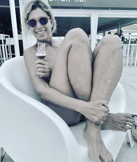Roberta Beta feet photo 3
