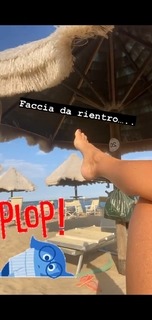 Roberta Beta feet photo 4
