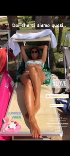 Roberta Beta feet photo 2