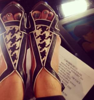Robin Meade feet photo thumbnail