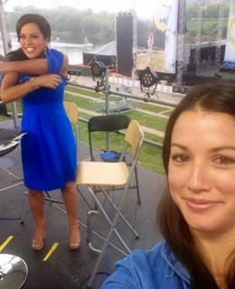 Robin Meade feet photo thumbnail