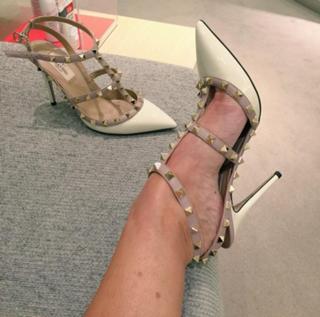 Robin Meade feet photo thumbnail