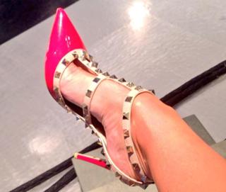 Robin Meade feet photo thumbnail