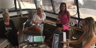 Robin Meade feet photo thumbnail