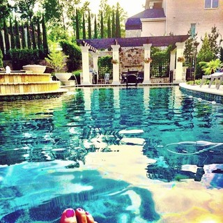 Robin Meade feet photo thumbnail