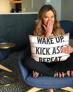 Robin Meade feet photo thumbnail