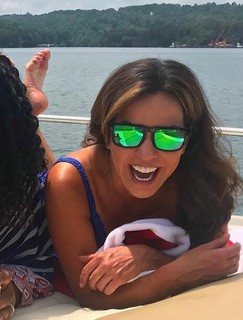 Robin Meade feet photo thumbnail