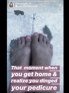 Robin Meade feet photo thumbnail