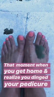 Robin Meade feet photo thumbnail