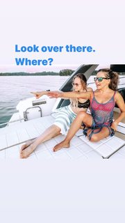 Robin Meade feet photo thumbnail