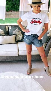 Robin Meade feet photo thumbnail