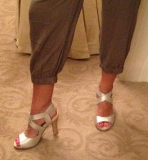 Robin Meade feet photo thumbnail