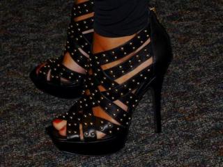 Robin Meade feet photo thumbnail