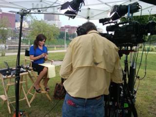 Robin Meade feet photo thumbnail