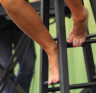 Robin Meade feet photo thumbnail