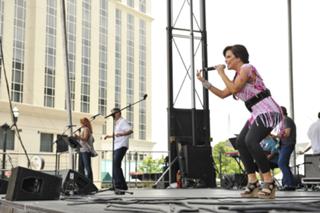 Robin Meade feet photo thumbnail