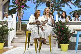 Robin Roberts feet photo 8