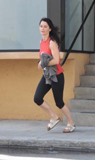 Robin Tunney feet photo thumbnail