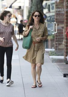 Robin Tunney feet photo thumbnail