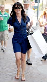 Robin Tunney feet photo thumbnail