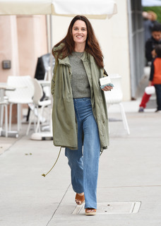 Robin Tunney feet photo thumbnail