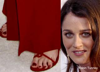 Robin Tunney feet photo thumbnail