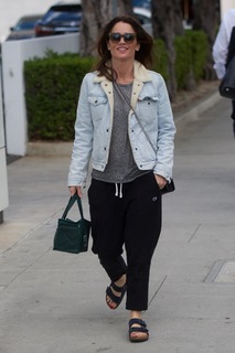 Robin Tunney feet photo thumbnail