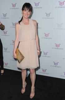 Robin Tunney feet photo thumbnail