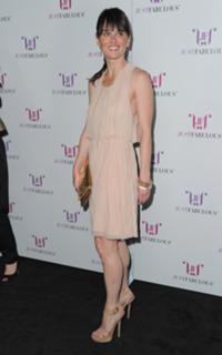 Robin Tunney feet photo thumbnail