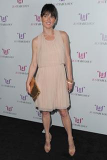Robin Tunney feet photo thumbnail