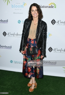 Robin Tunney feet photo thumbnail