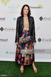 Robin Tunney feet photo thumbnail