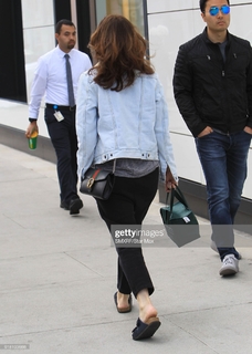 Robin Tunney feet photo thumbnail