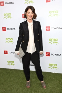 Robin Tunney feet photo thumbnail