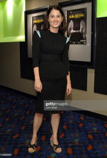 Robin Tunney feet photo thumbnail