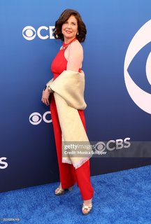 Robin Weigert feet photo 9