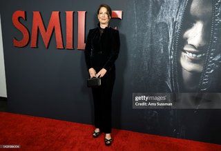 Robin Weigert feet photo 7