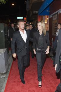 Robin Wright feet photo thumbnail