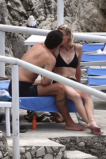 Robin Wright feet photo thumbnail